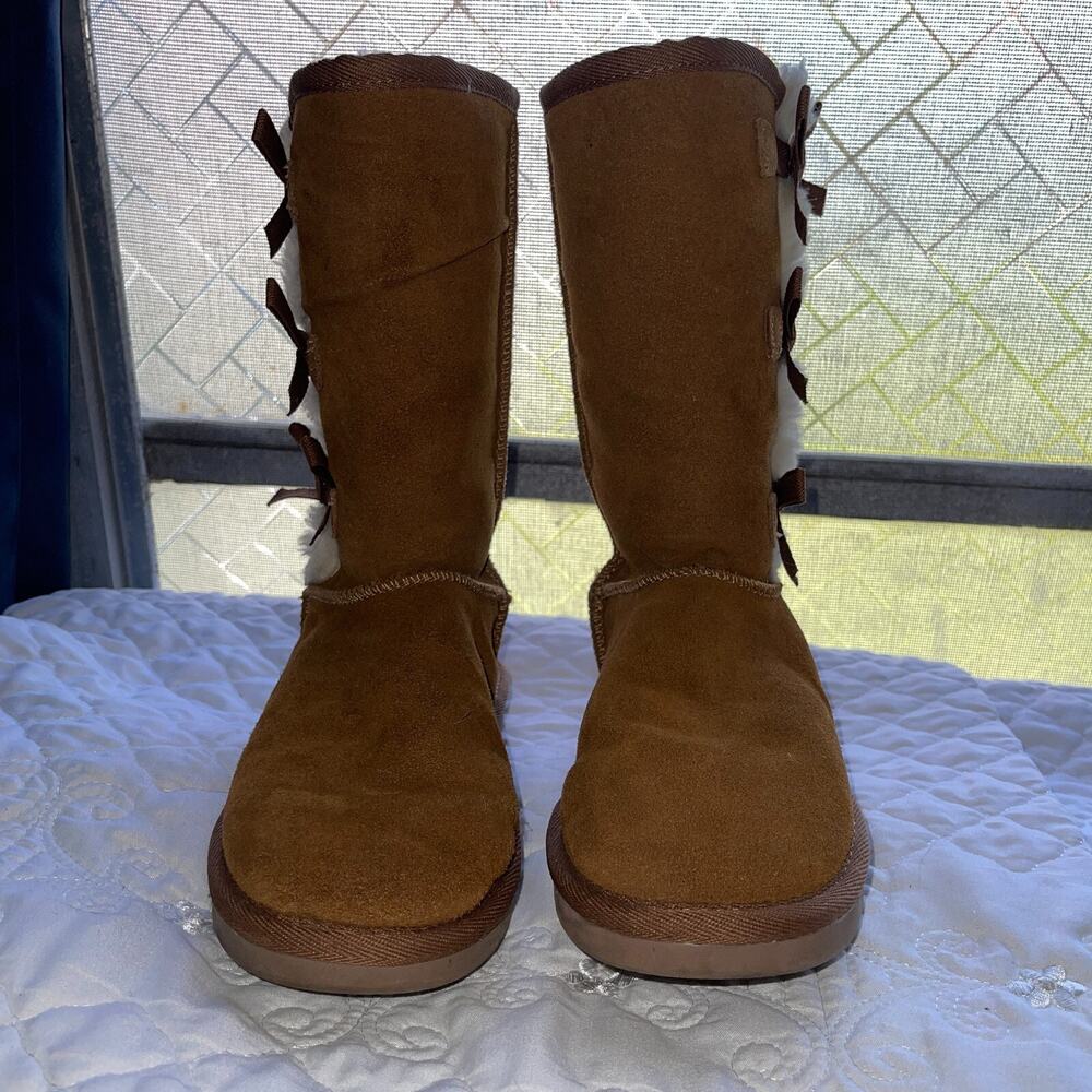 Koolaburra by UGG Victoria Tall Bow Boots Girls Size 4 Brown Suede Shearling